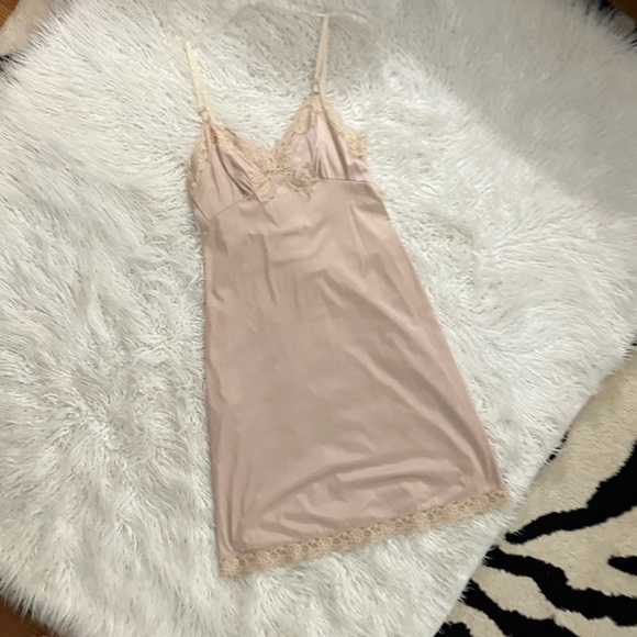 Vassarette Nude/Blush Vintage Slip - Picture 1 of 11